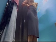 Vestidor. Cámara oculta. Chica con grandes tetas y grandes pezones