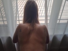 MILF CULO GRANDE FOLLADA EN LA VENTANA PARA QUE LOS VECINOS LA MIREN