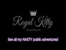 Royal Kitty exhibiendo y abriendo el culo en PÚBLICO